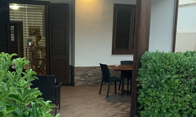 Triscina Casa | Casa de vacaciones "Villetta La Fata" con vistas al mar y terrazas cubiertas privadas