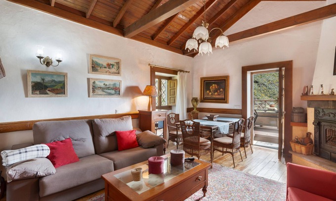 Las Lagunetas Apartamento | Vacaciones 'Casa principal' con vistas a la montaña, Wi-Fi y aire acondicionado