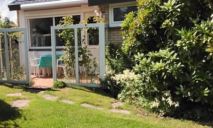 Sint Maartensvlotbrug Casa | Vacation home Holland, 2 -4 pers., sea, dog, sauna, gas fireplace, wifi