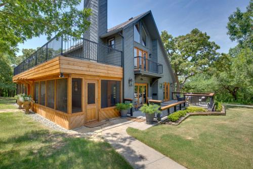 Pottsboro Casa | Vacation Rental at Lake Texoma, 5 Min Walk!