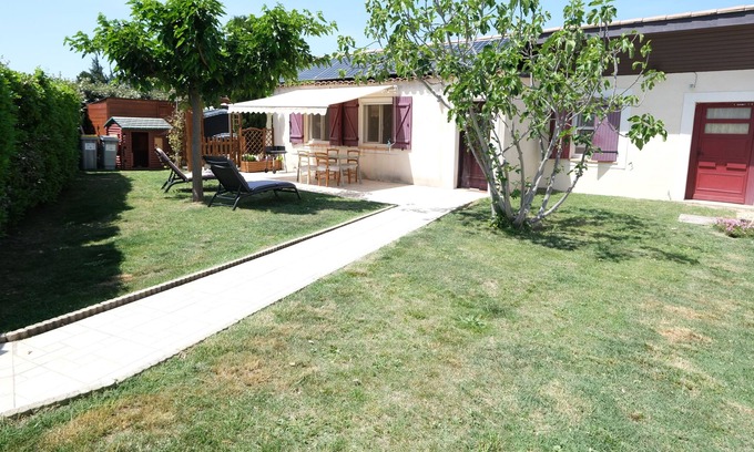 Mallemort Casa | Vacation rental house on one floor with pool in Mallemort, Provence. 4 persons