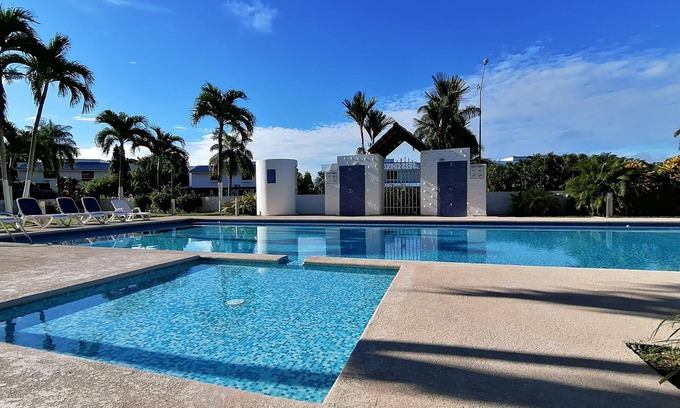 Playa Blanca Apartamento | VACATION RENTAL in Playa Blanca - Farallones - 3 BDRM Balcony with ocean view