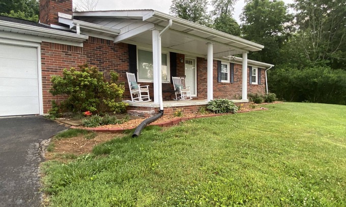Monticello Casa | Vacation rental in quiet neighborhood 6 miles to Lake Cumberland!
