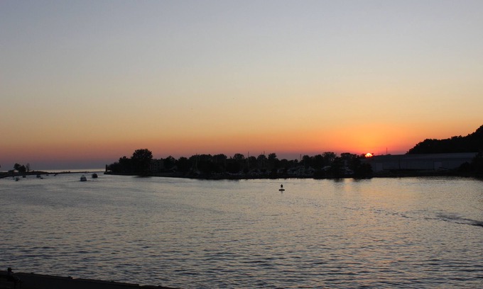 Grand Haven Apartamento | Alquiler de vacaciones en el hermoso centro de Grand Haven!