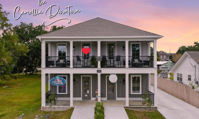 Long Beach Apartamento | Vacation Rental Oasis in Downtown Long Beach - Your Gateway to Gulf Coast Bliss!