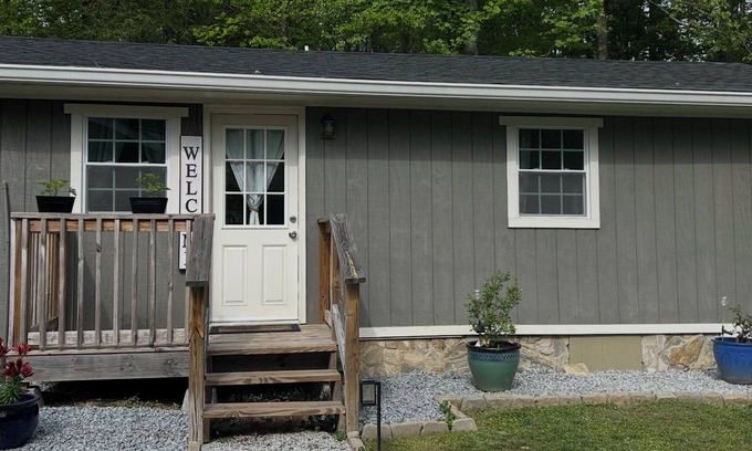 Cleveland Casa | Vacation Rental, Spa & Salt Room Table Rock State Park Fire-Pit ,Pet Friendly