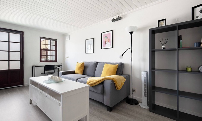 Las Arenas Apartamento | Estudio de vacaciones 'Actors' con vistas a la montaña, terraza privada y Wi-Fi