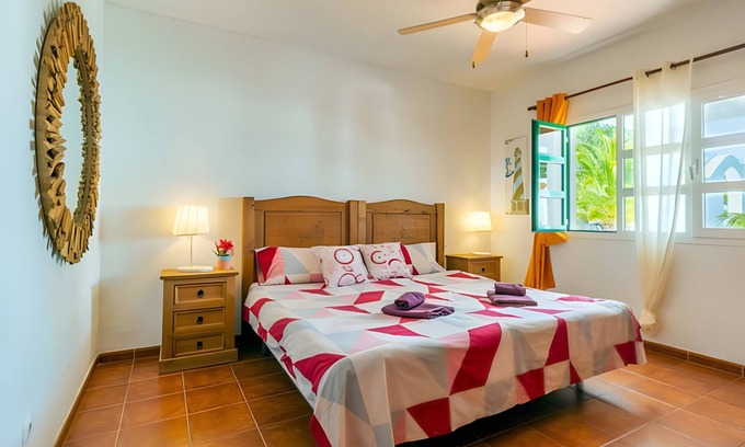 Yaiza Apartamento | Vacation 'Suite Junior Con Vistas A La Piscin' with Wi-Fi and Air Conditioning
