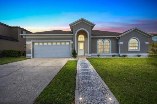 Crescent Lakes Casa | Vacation Sunset Home with Private Pool and Grill 5390