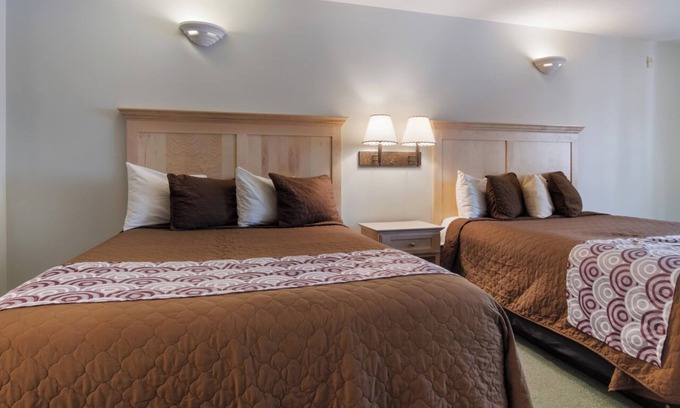 Bellaire Hotel | The Legend Inn - ubicado en Summit Village en Shanty Creek