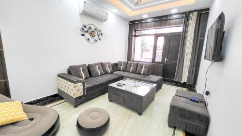Pashim Vihar Apartamento | VacationBuddy 3 BR Home Paschim Vihar Jwala Heri