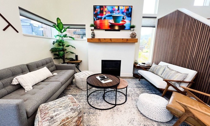 Whitefish Casa | Vacay! 3 Bed / 3.5 Bath | Pool / Hot Tub / Sauna | Perfect Location!