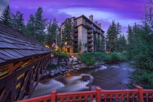 Vail Apartamento | Vail Village 3 Bedroom Condo At The Covered Bridge - Pool, Hot Tub & More!