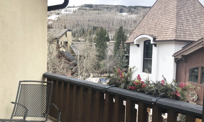 Vail Condominio | Vail Village European Charmer-Walk to Gondola, AC, Dog friendly