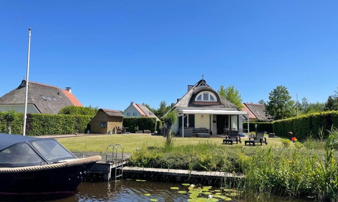 Sint Nicolaasga Casa | Vakantiehuis aan het water in Friesland