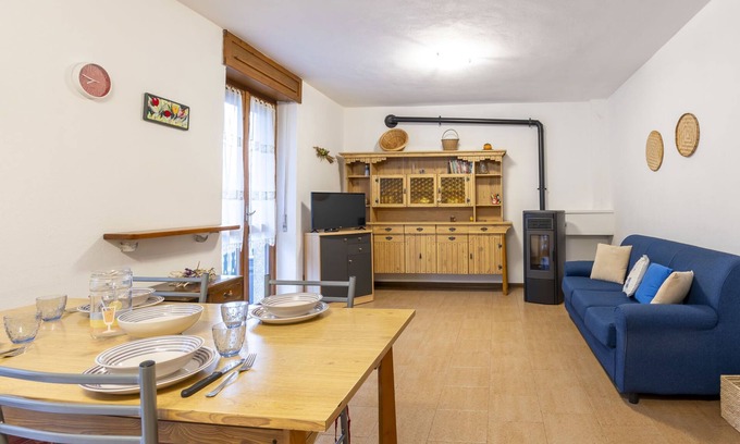 Cataeggio Apartamento | Val Masino Mountain Flat by Interhome