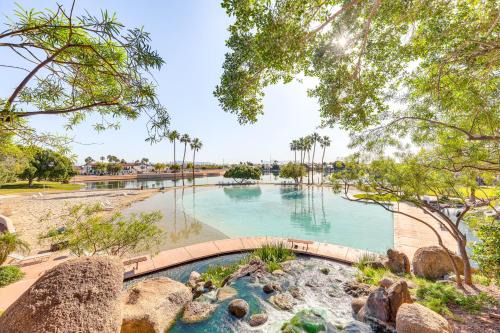 Val Vista Lakes Casa | Val Vista Lakes Group Getaway Lake and Pool Access!