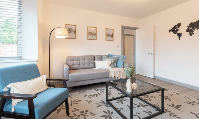 Woodley Casa | Valarie - 3 Bedroom house with Parking