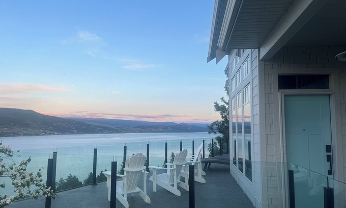 Central Okanagan Cabaña | Valencia Vistas | Stunning Views at our Gorgeous Cottage retreat at La Casa