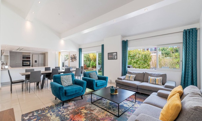 Riou - Petit Juas - Av de Grasse Villa | Valentine by Terrys Homes