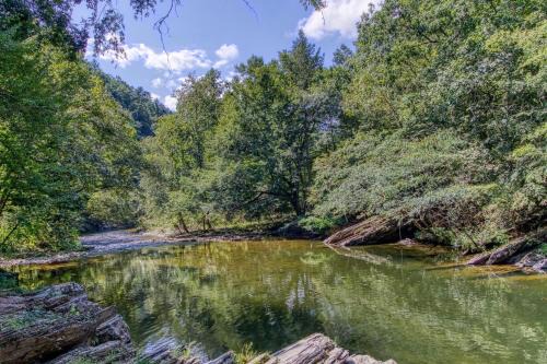 Sevierville Casa | Valhalla - Private Rustic Getaway cabin