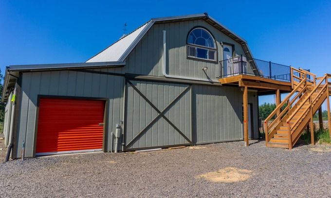 Woodburn Casa | Valle Verde Barn Loft: Rest and Relax on the Farm