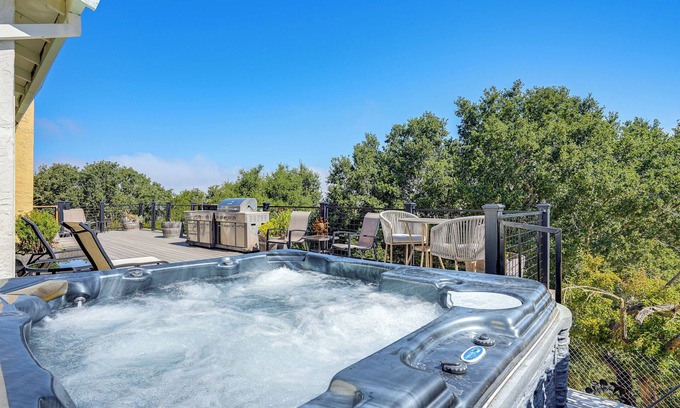 Vallejo Casa | Vallejo Home w/ Spacious Deck, Hot Tub & Views