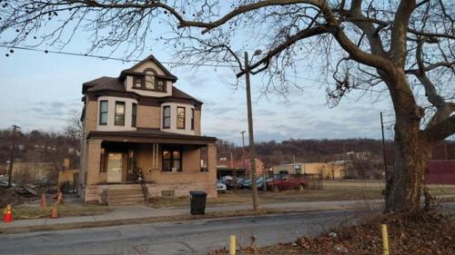Steubenville Cabina | Valley and city views