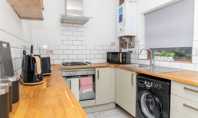 Landore Casa | Valley house - Located just 5 minutes from the city centre