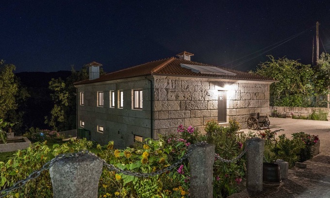 Fafe Cabaña | Valley House