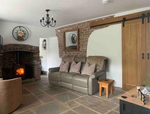Bridgend Casa | Valley View Cottage with stunning balcony views!
