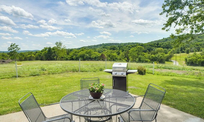 Rutherford County Otro | Valley Views, BBQ grill, work friendly space