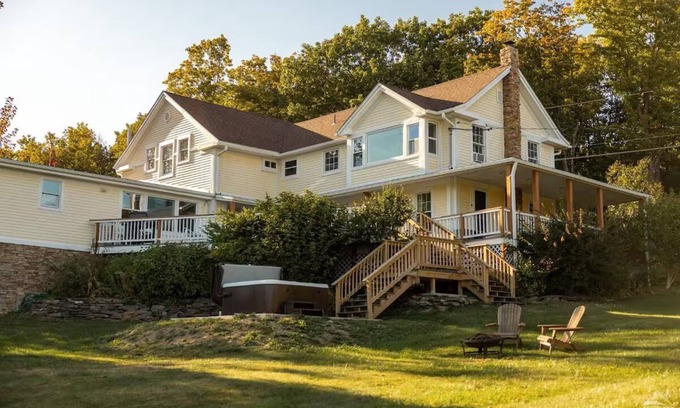 Durham Casa | Valley VIEWS! Hot tub, Game Room, Acres to Roam!