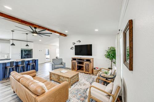 Van Casa | Van Vacation Retreat with Private 300-Acre Lake!