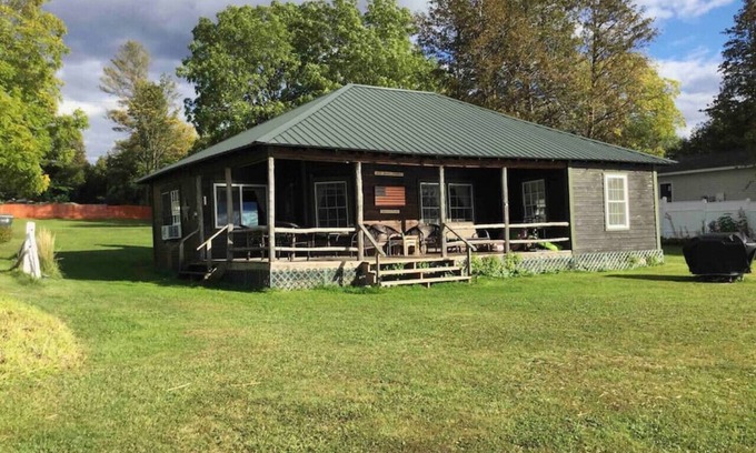 Grand Isle Cabaña | Vancie's Cottage on Lake Champlain