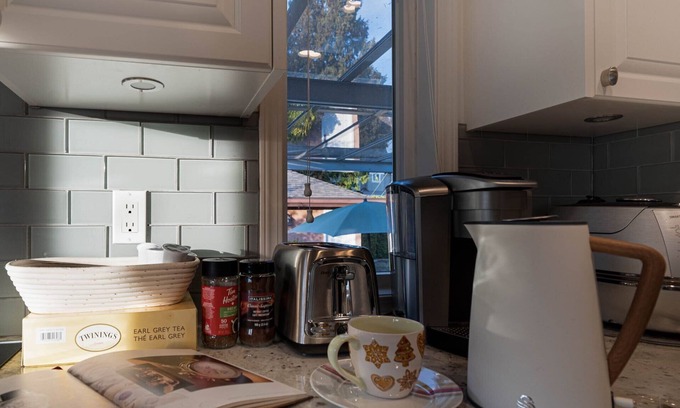 Oakridge Casa | Vancouver west 8 minutes to downtown and airport