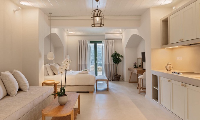 Andros Town Casa | Vanda Suite by Casa Di Fiori Andros Suites