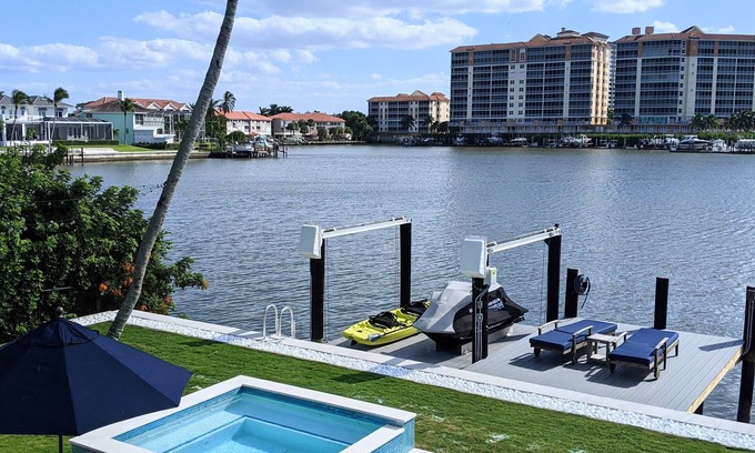Connors Casa | Vanderbilt Lagoon Waterfront Home - HUGE VIEWS - Walk to Vanderbilt Beach