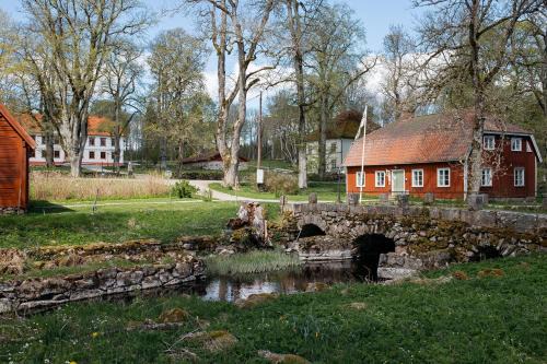 Knatte Casa | Vandrarhemmet Årås Säteri och Trädgårdar