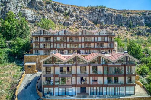 Kfardebian Apartamento | Vantage - 2 BR Apt by The Valley in Kfardebian