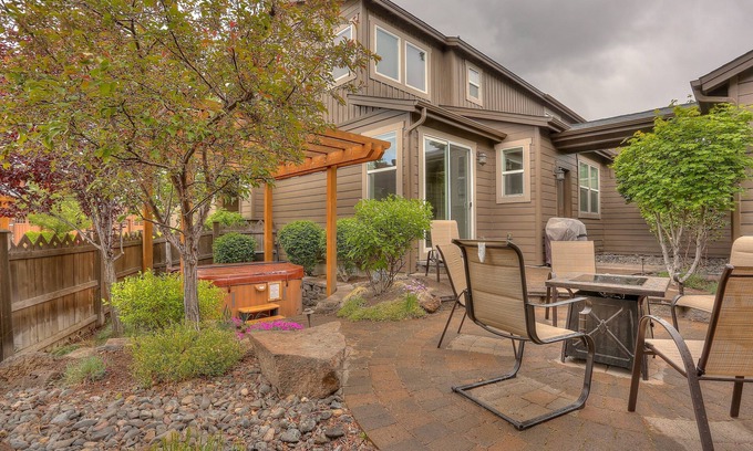 Southern Crossing Casa | Vantage Point 3 Bedroom Townhouse by RedAwning