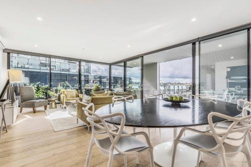 Abbotsford Casa | VAQUAY Embassy In Abbotsford