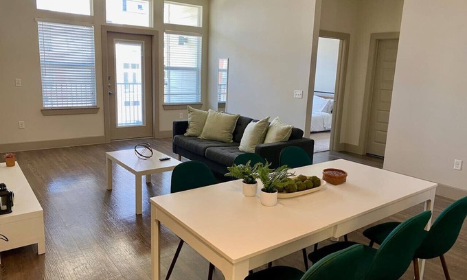 Woodlake - Briar Meadow Apartamento | Vargos Longterm Gym pool 2B2B King fully equipped