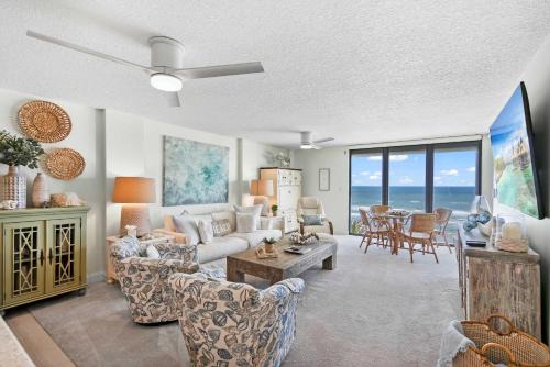 Crescent Beach Casa | Vast Ocean Views Pool Patio Tennis