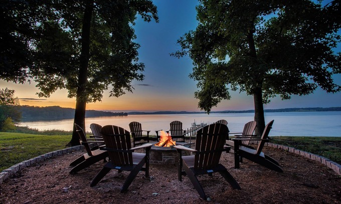 Earlville Casa | Veazey Cove | 8,000 sq ft Waterfront Home w/ Pool + Hot Tub!