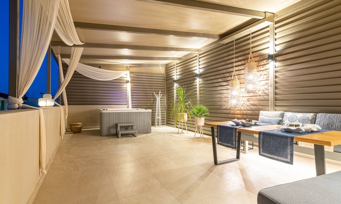 Zakynthos Town Apartamento | Vedi Town Luxury Apartment