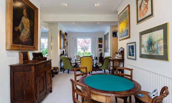 Turnham Green Casa | Veeve - The Gallery of Colour
