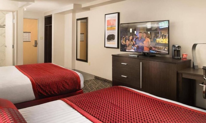 Gateway District Casa | Vegas Adventure! 2 Spacious Units, Pool, Game Room, Near Lake of Dreams
