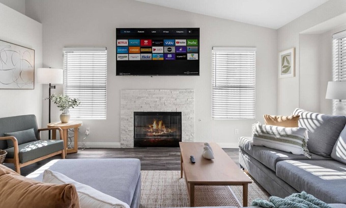 North Las Vegas Casa | Vegas Getaway Haven 4 BD w/Movie Room