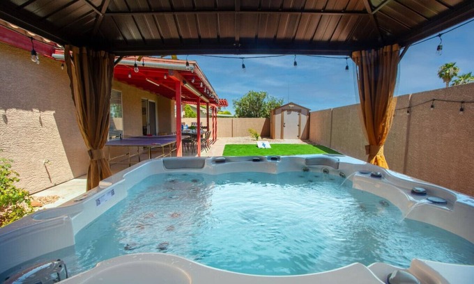 North Las Vegas Casa | Vegas Trip 5BD Home: Spa, Arcades, and More!